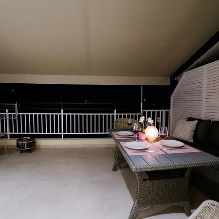 Apartment Pinky Pearl