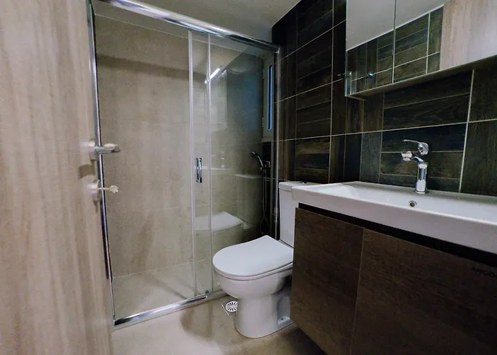 Pinky Pearl Loutráki