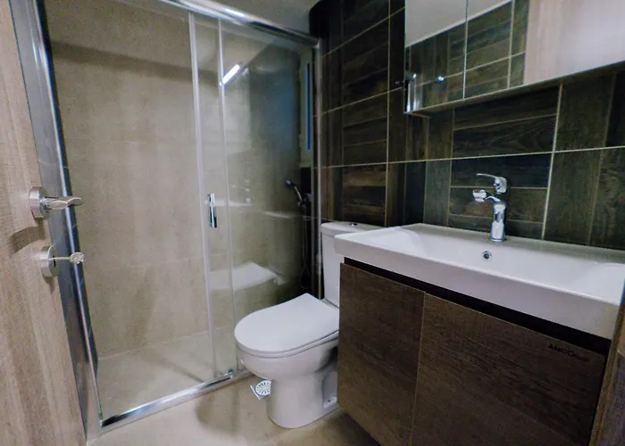 Pinky Pearl Loutráki